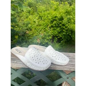 No Brand Womans White Soft Faux Leather Slides Sz 41 (10-10.5) NIB
